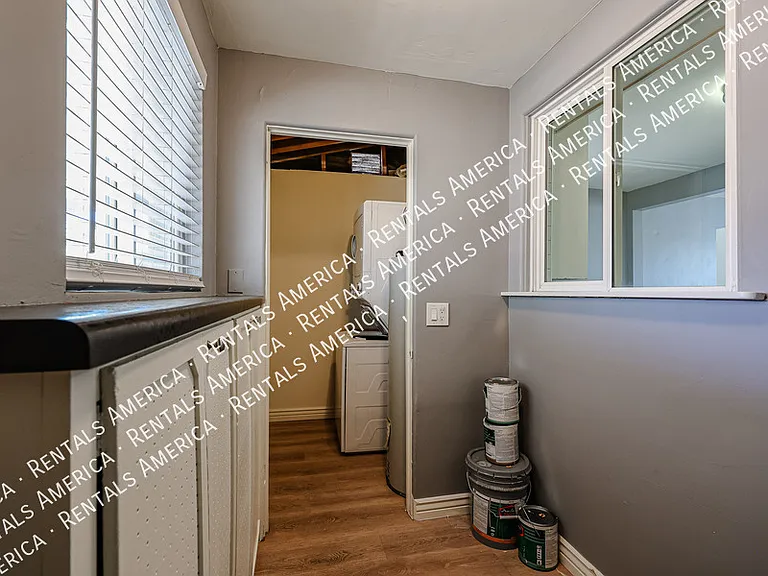 404 W Mission Ln — Photo 6