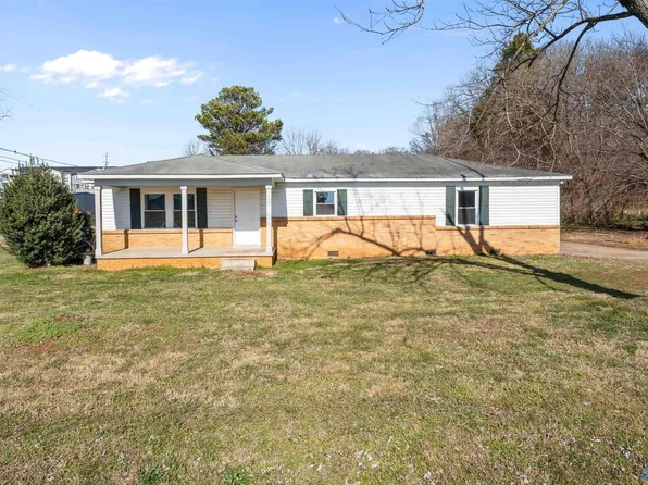 5624 Oakwood Rd NW, Huntsville, AL 35806