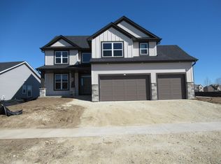 581 Edgewater Dr, West Bend, WI 53095