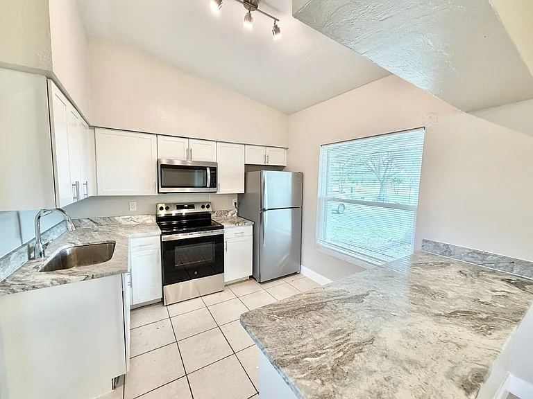Avalon Apartments — Photo 8