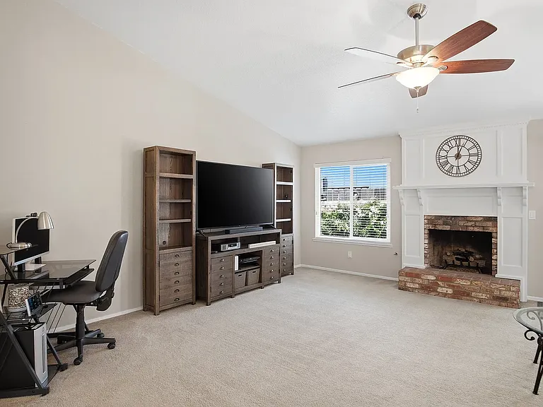 1905 Ursini Ln — Photo 4