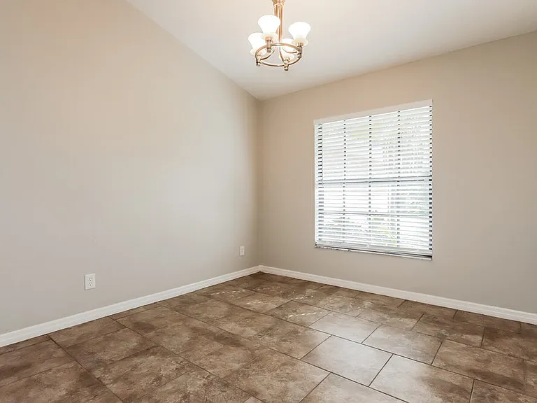801 Cambridge Way — Photo 5