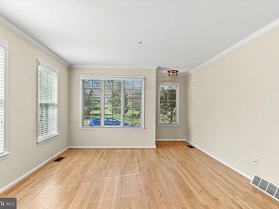 3rd image of 48 Buttonwood Dr