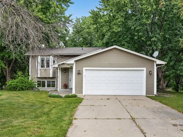 2250 Van Sloun Rd, Chaska, MN 55318