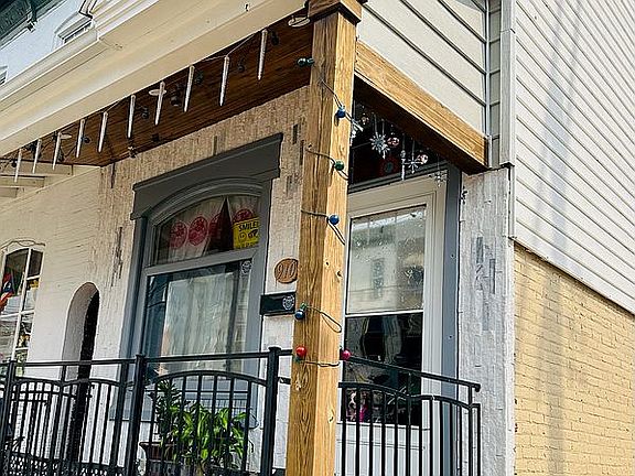 5th image of 910 Robeson St