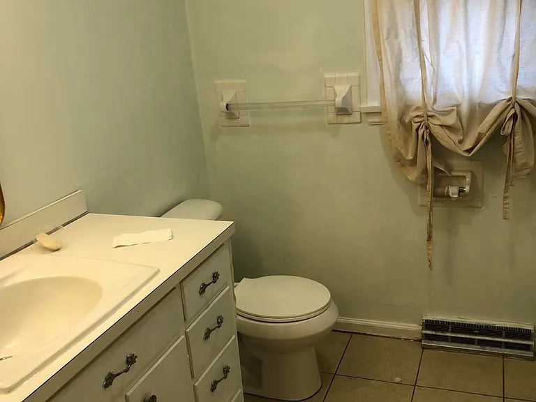 1036 Richmond Ave — Photo 5