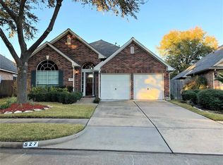 527 Avery Dr, Sugar Land, TX 77479