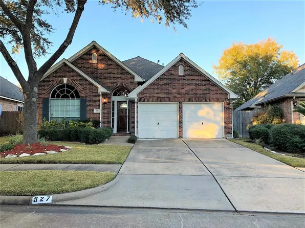527 Avery Dr, Sugar Land, TX 77479