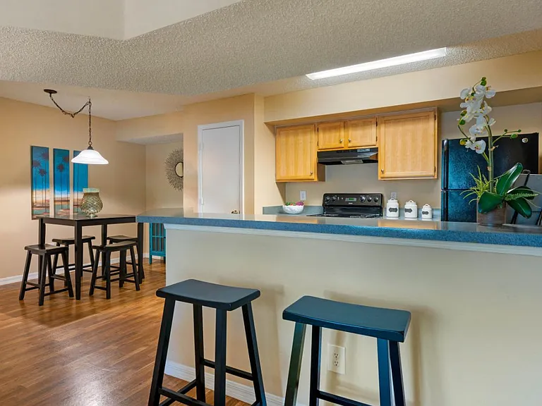 Lindsey Terrace Apartments — Photo 21