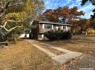 19 Washington Ave, Wyandanch, NY 11798