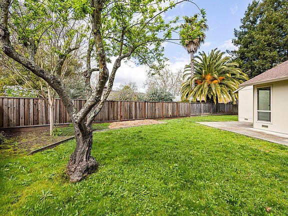 5th image of 1035 Waterbrook Court
