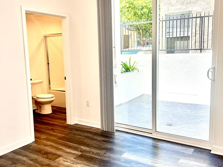 14333 Sylvan St — Photo 41