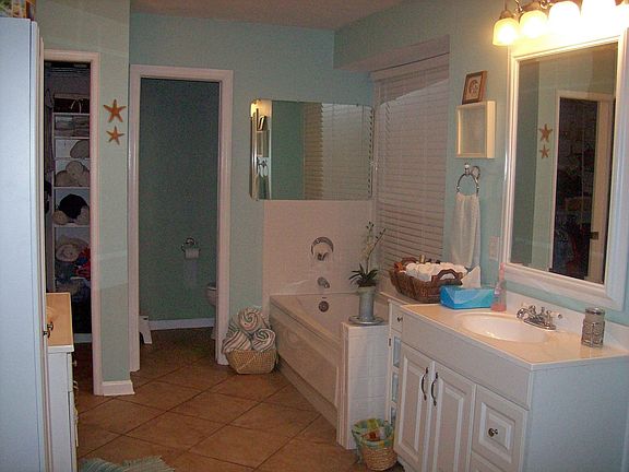 Master bath with whirlpool tub