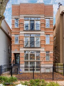 1745 W Roscoe St 2 Chicago Il 60657 Zillow