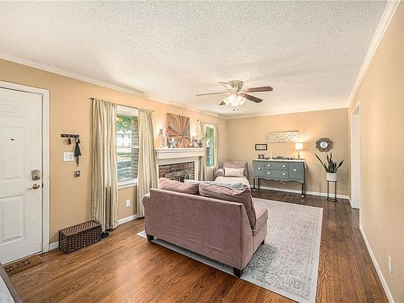 3rd image of 13613 Bennington Ave