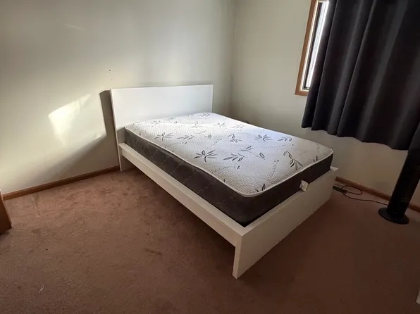 2364 South St APT B, Elgin, IL 60123