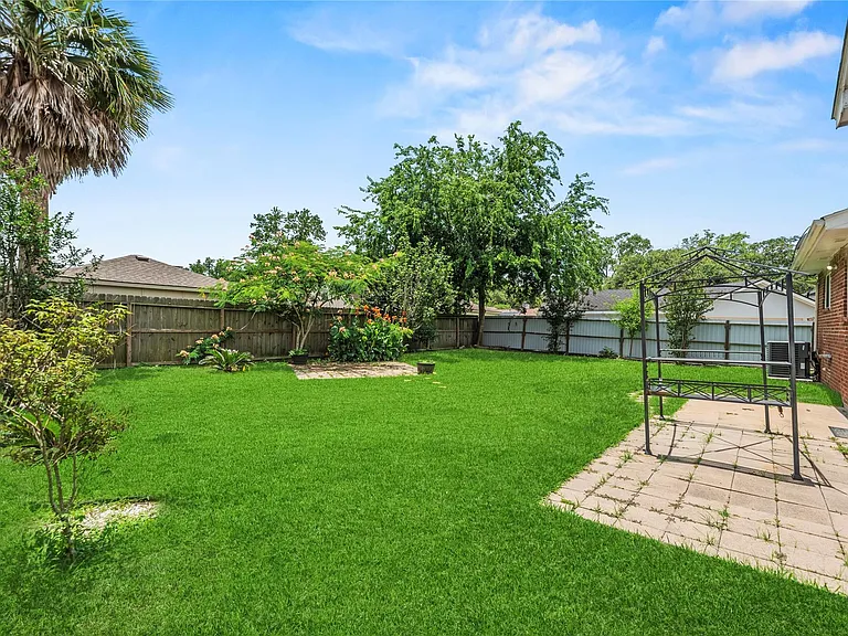 21431 Park Bend Dr — Photo 25