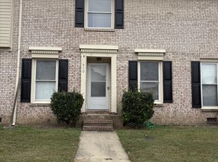 410 Kirkcaldy Ct, Fayetteville, NC 28314