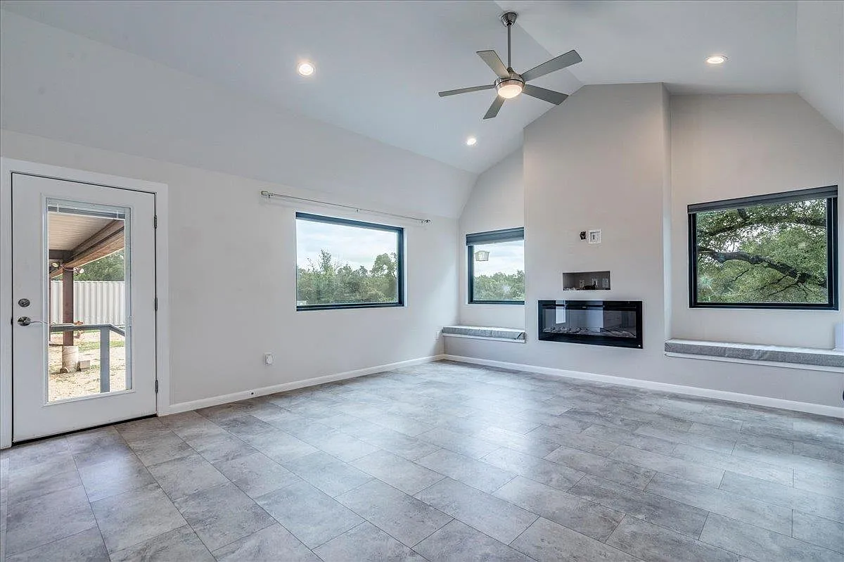 2 bed, 2.0 bath, 1163 sqft, $2,300 — Photo 4