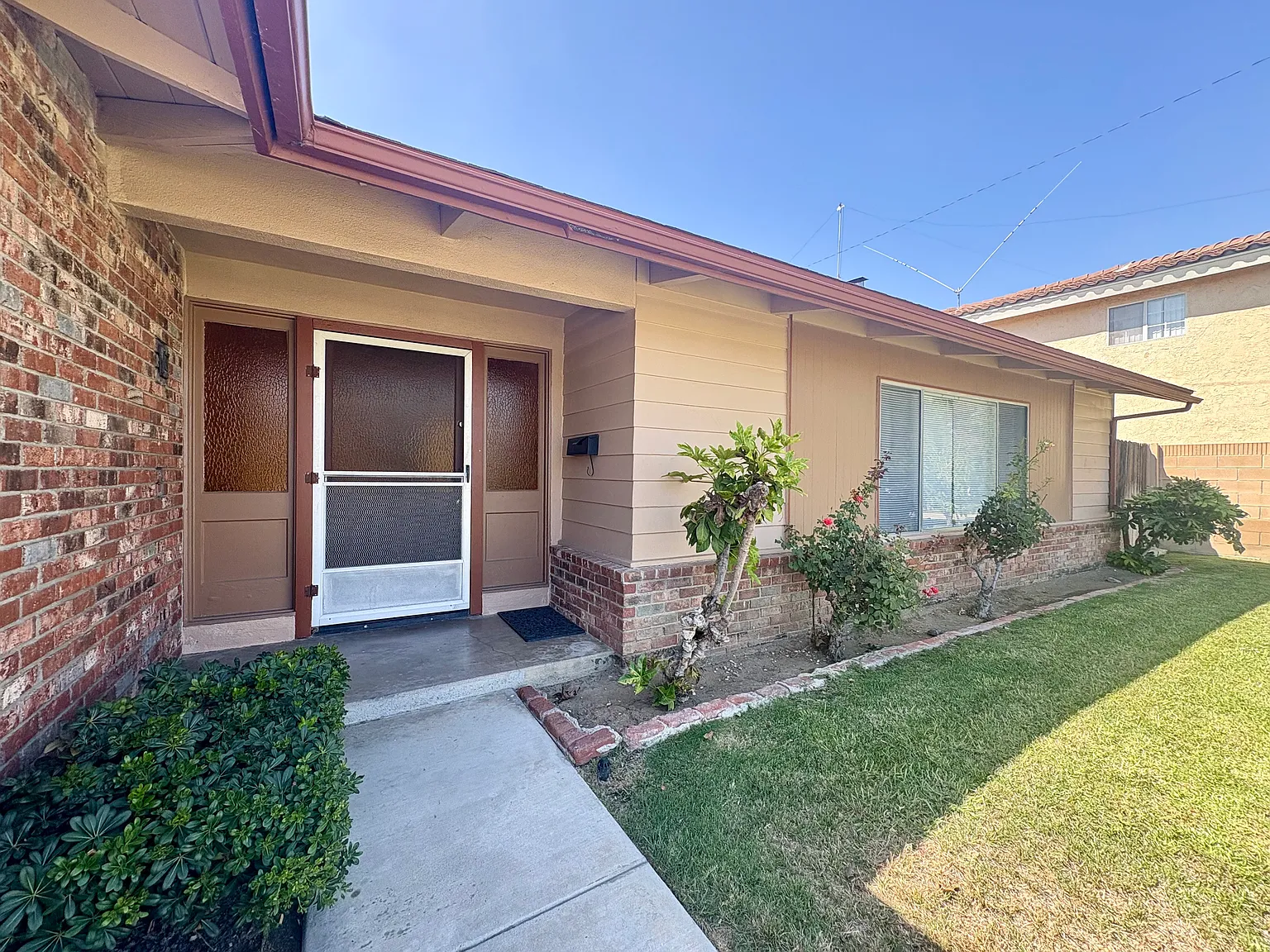 4 bed, 1715 sqft, $4,800 — Photo 1