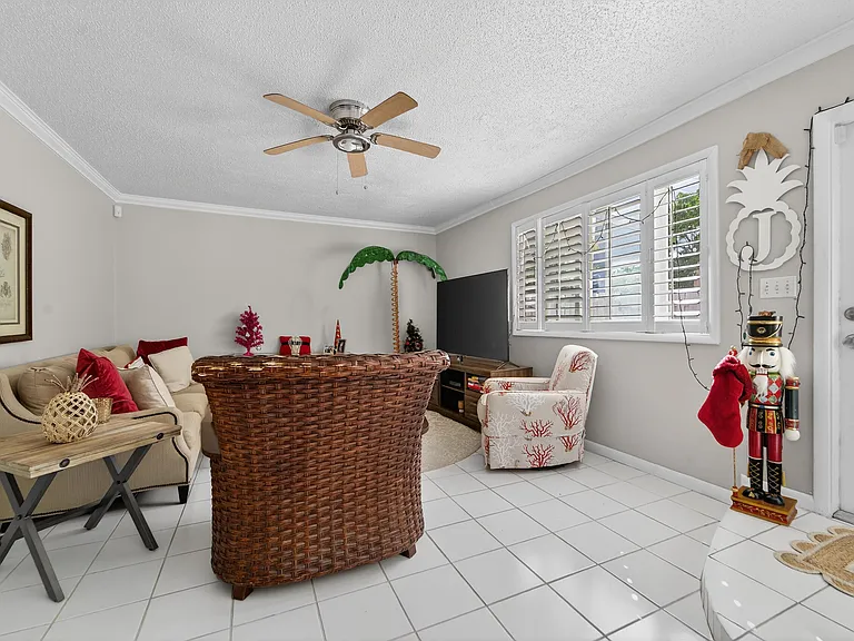 141 E Riverside Dr #10D — Photo 14