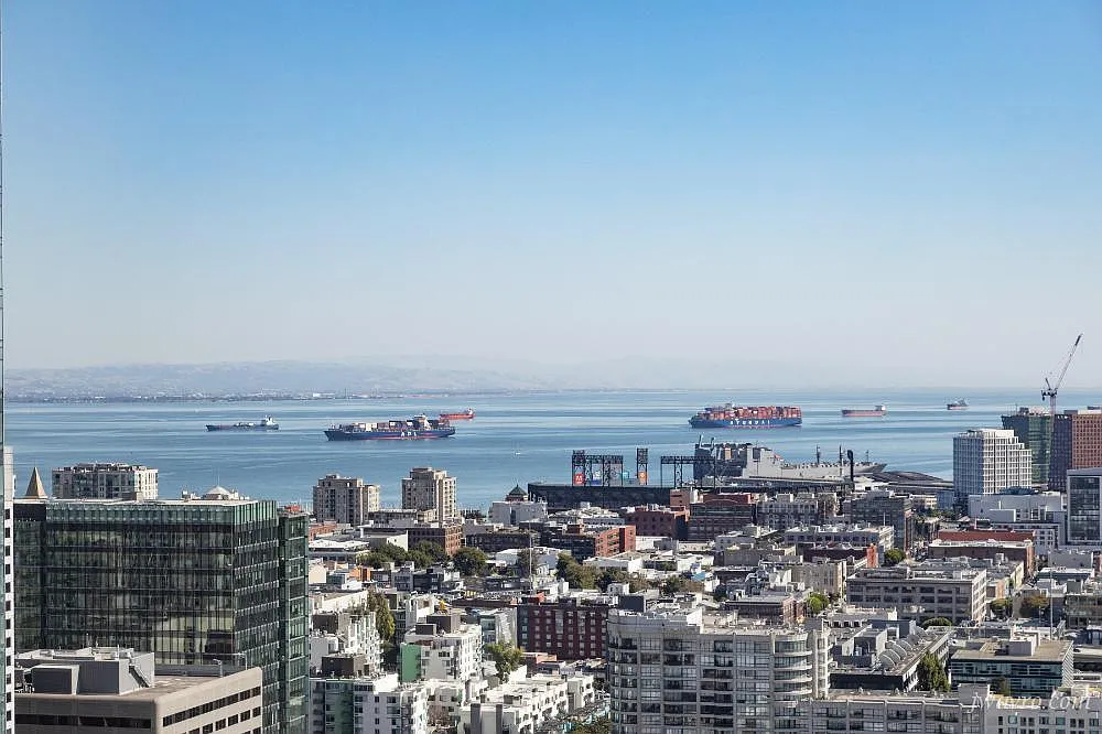 Four Seasons - 2 bed 2.5 bath Condo - Financial District — Photo 1