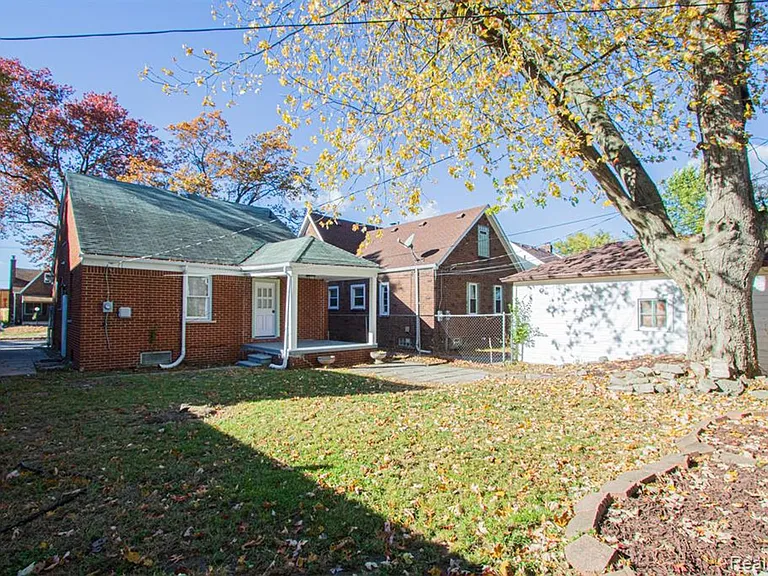 16896 Manor St — Photo 25
