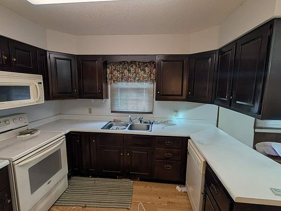 4th image of 903 Elmwood Dr
