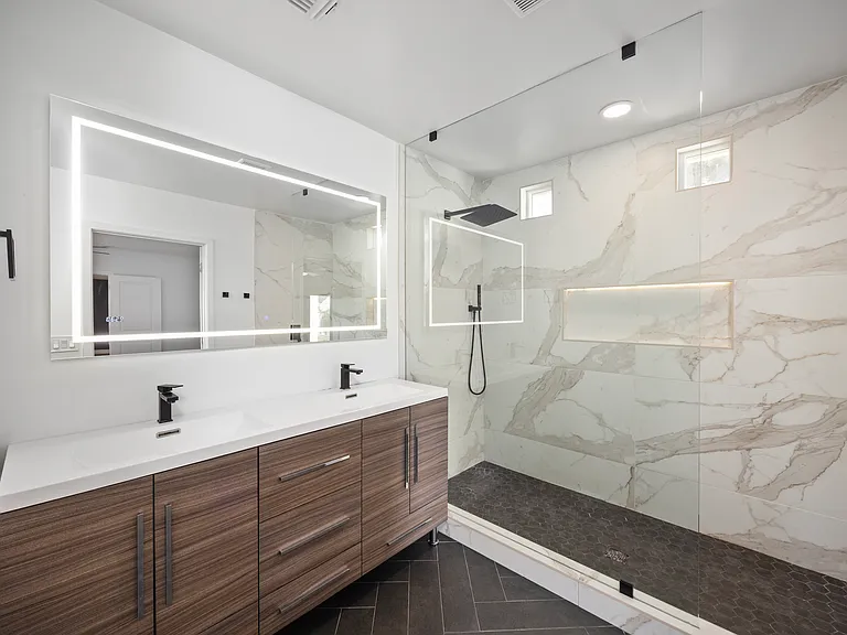 3247 E Roma Ave — Photo 17