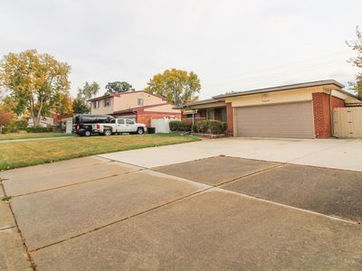 17409 W Thirteen Mile Rd, Southfield, MI, 48076