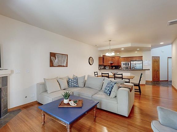 5th image of 362 Columbia Point Dr