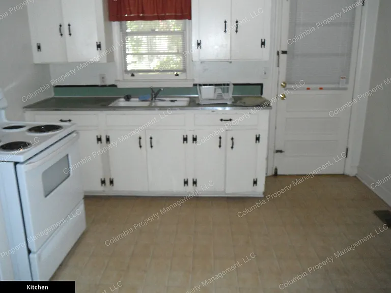 2720 Kennedy St — Photo 3
