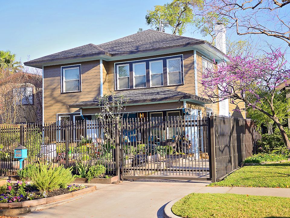 Great curb appeal!