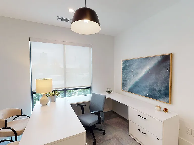 Essex Luxe Apartments — Photo 38