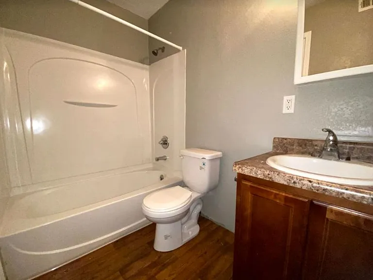 August Place Apartments — Photo 7