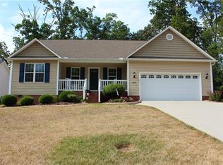 819 Leach Ave, Thomasville, NC 27360