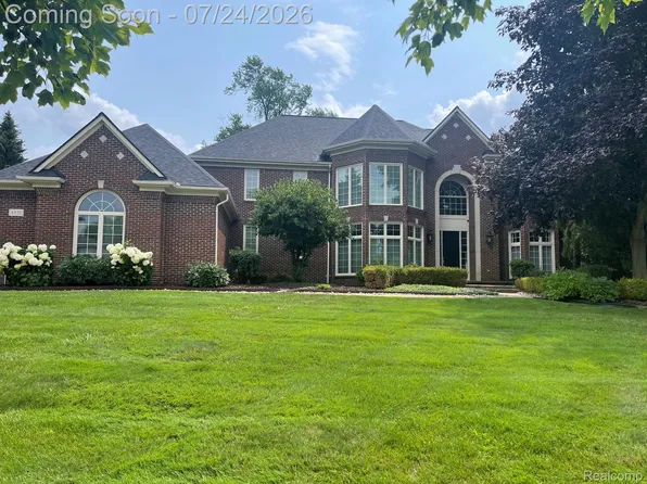4831 Goodison Place Dr, Rochester, MI 48306