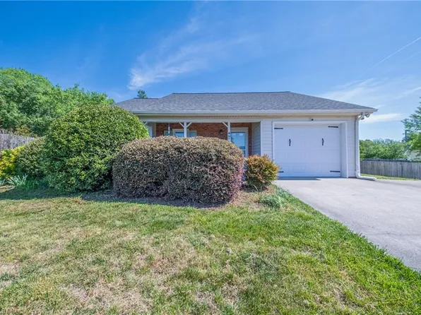 4975 Saponi Village Trl, Winston Salem, NC 27127