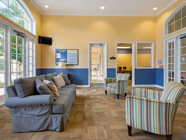 Lindsey Terrace Apartments — Photo 13