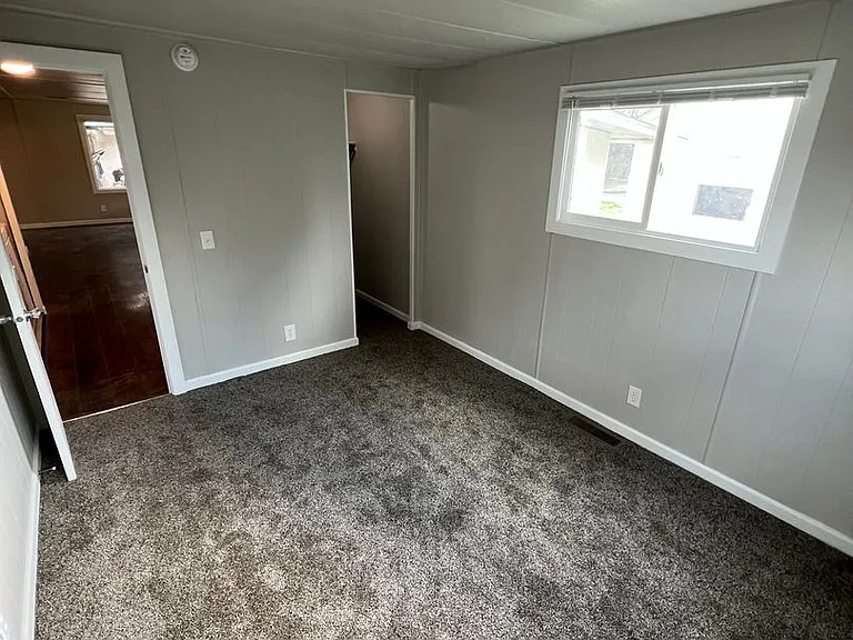 2038 Laburnum Ave #B — Photo 21