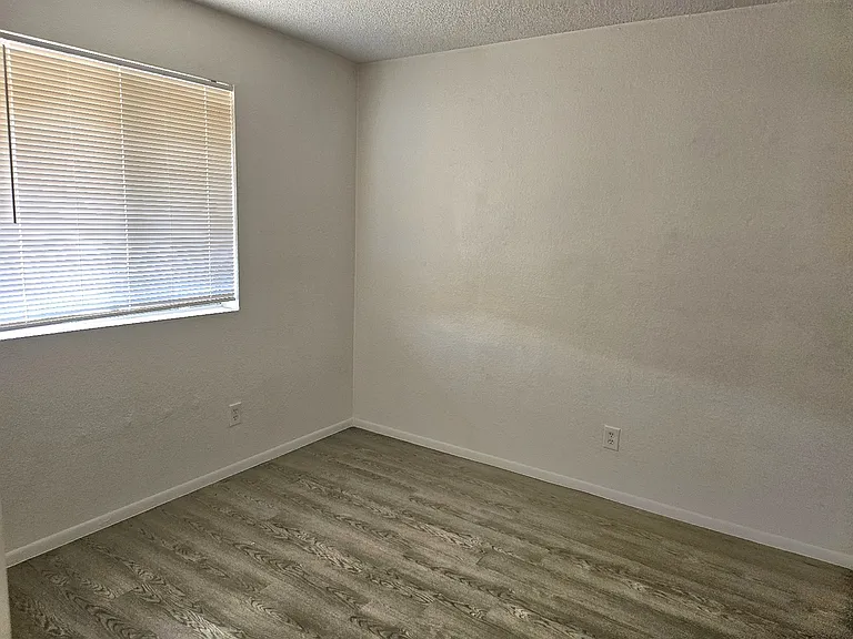 1725 W Vogel Ave #9 — Photo 5