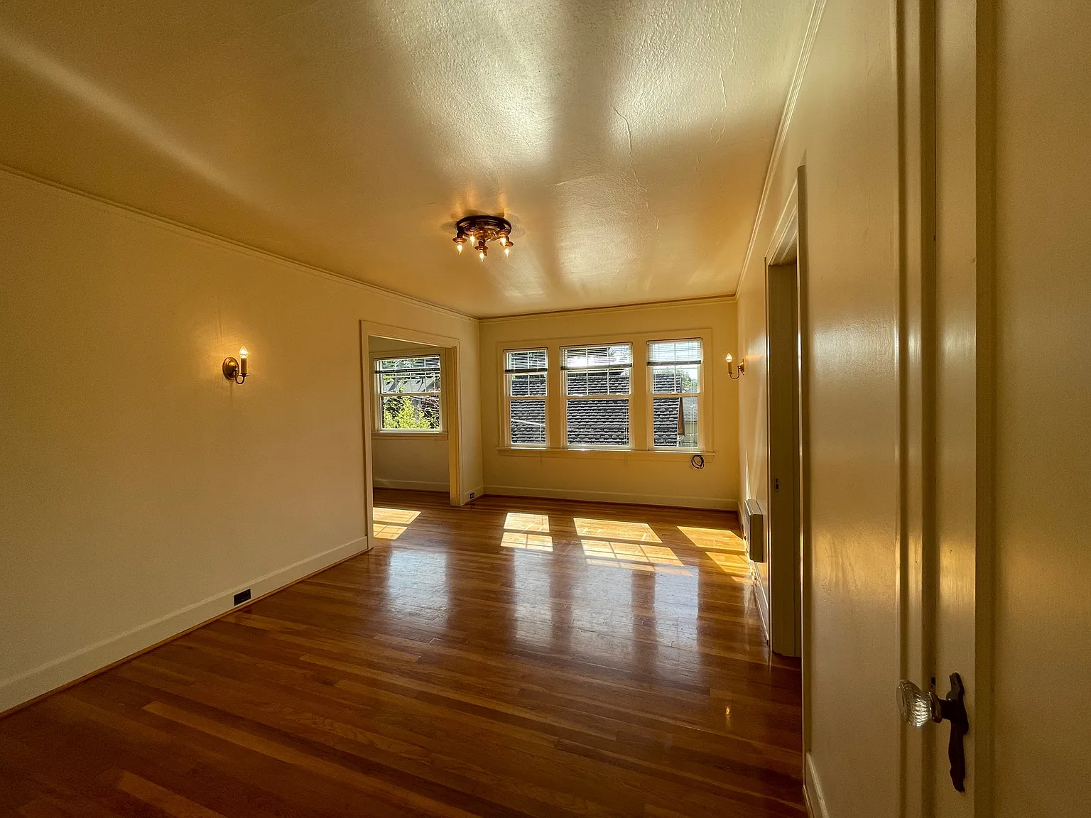 Studio, 500 sqft, $1,350 — Photo 3