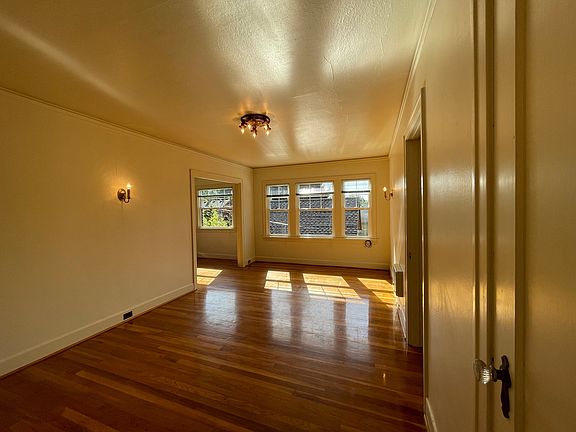 3rd image of 3652 SE Stark St #24