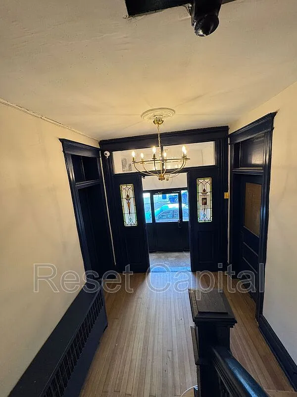 4 bed, 2.0 bath, 1400 sqft, $2,450 — Photo 2