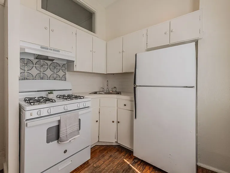 111 Adams St — Photo 9