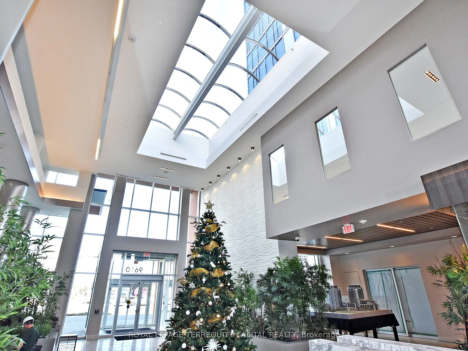 3 bed, $3,075 — Photo 3