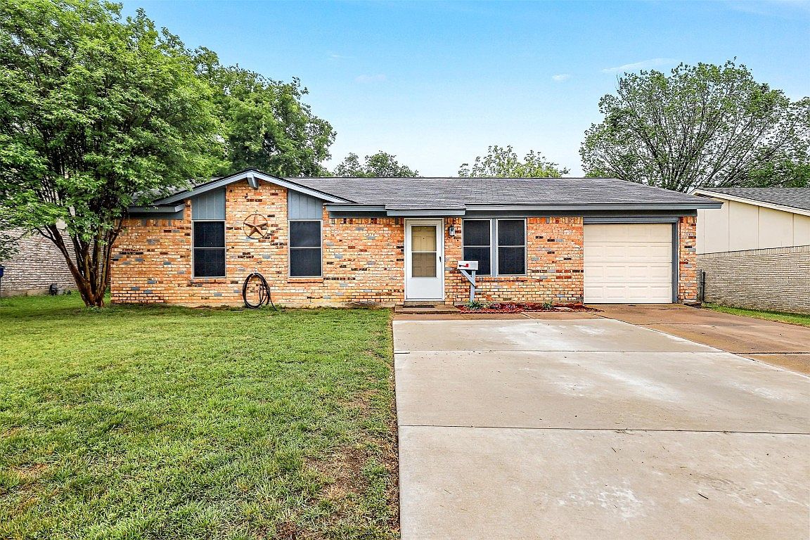 616 NW Renfro St, Burleson, TX 76028 Zillow