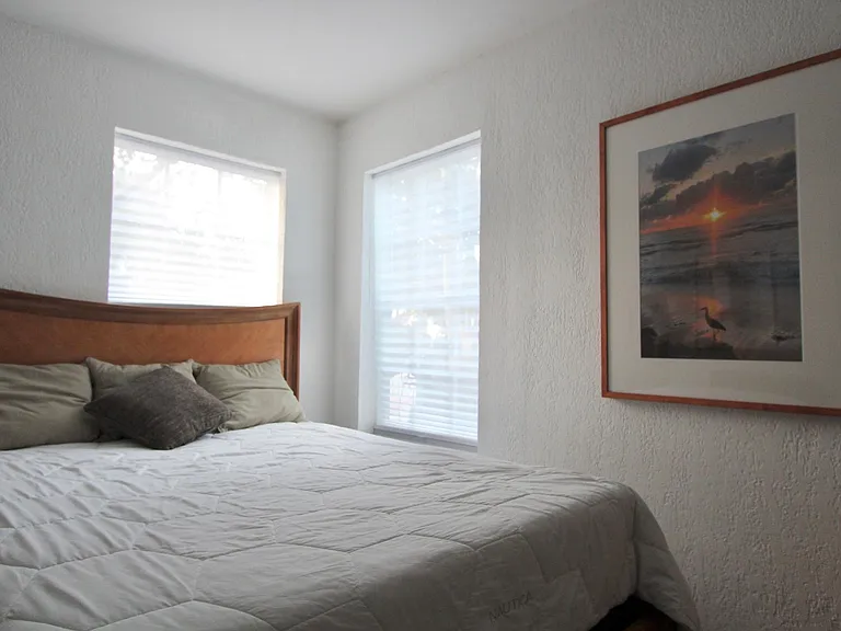 90 SE 5th Ave #5 — Photo 13