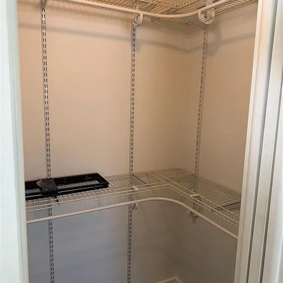 1077 NE 34th St #3 — Photo 18