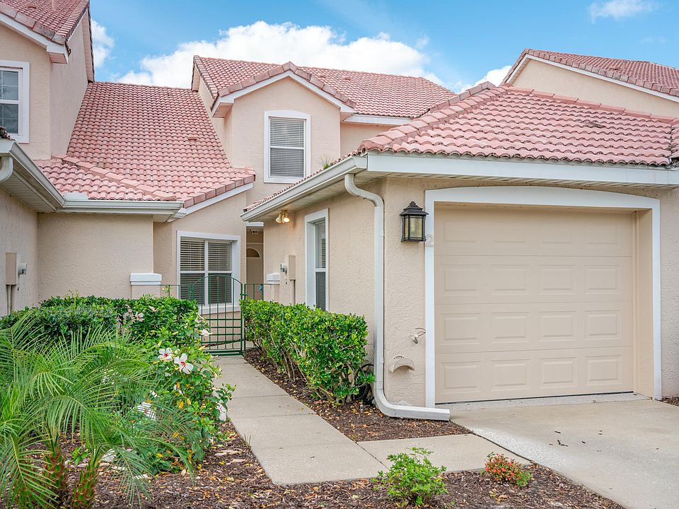 1st image of 2 Golf Villa Dr